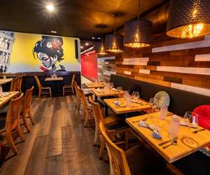 dining room at Davinchi & Yu